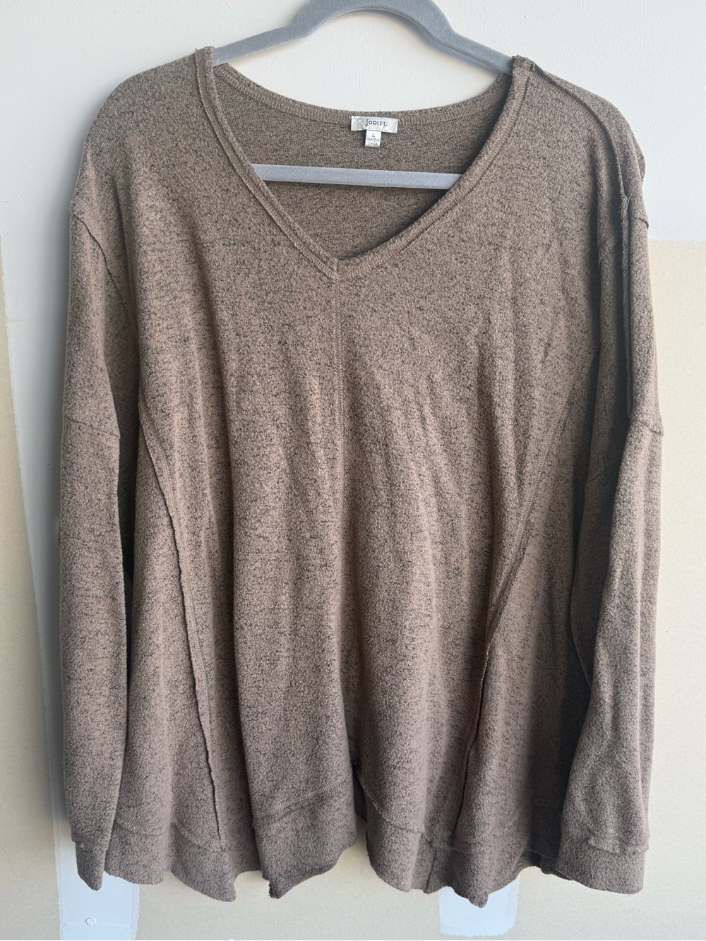 JODIFL Women's V-Neck Sweater in Taupe